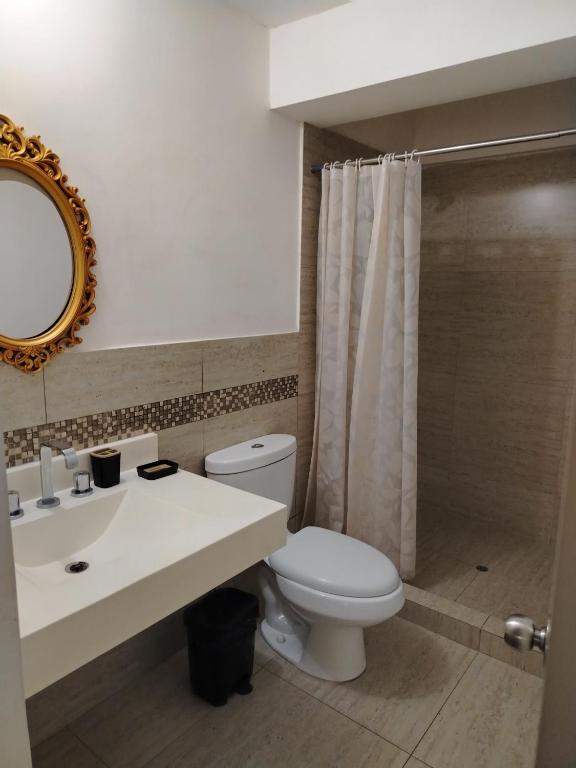 Departamento Executive 2BR Balcón Frente al Mall Santa Catalina - 3