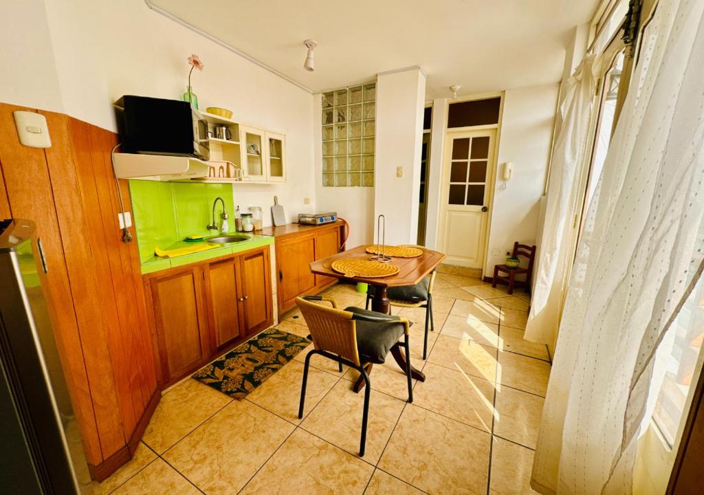 Minidepa en tercer piso Urb La Merced Tercera Etapa - 3