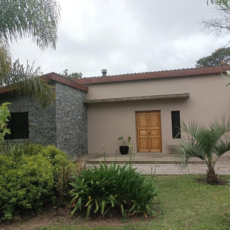 Cómoda casa de 2 dormitorios con amplio jardín - 1