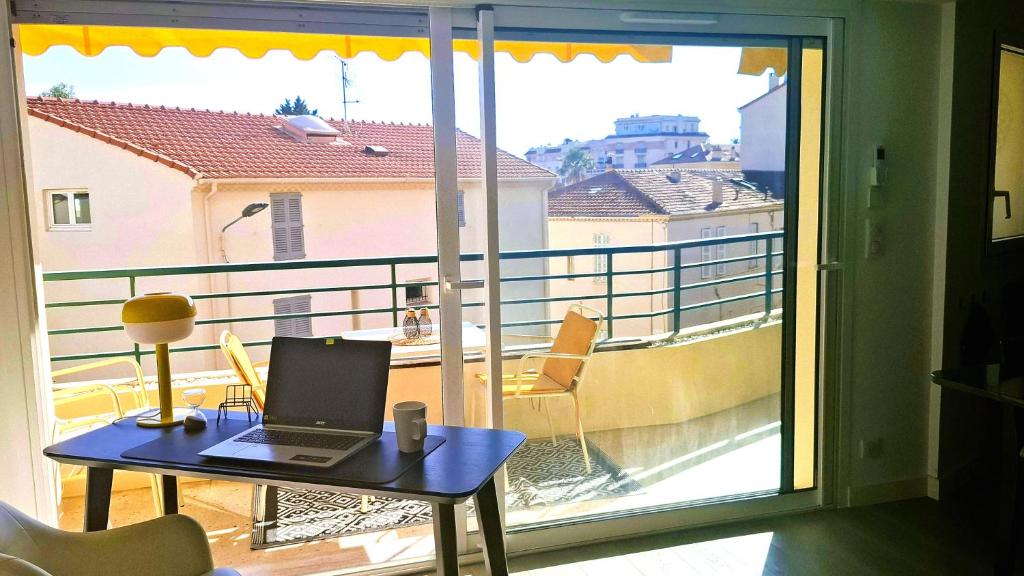 Le Clairfontaine - Stylish city-centre accommodation in Cannes - Sea view - Perfect for work and relaxation - 10 min walking distance of Palais des festivals and beaches - 4