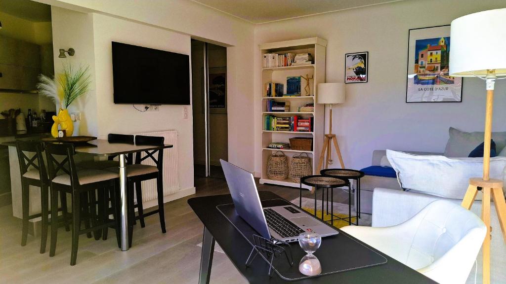 Le Clairfontaine - Stylish city-centre accommodation in Cannes - Sea view - Perfect for work and relaxation - 10 min walking distance of Palais des festivals and beaches - 5