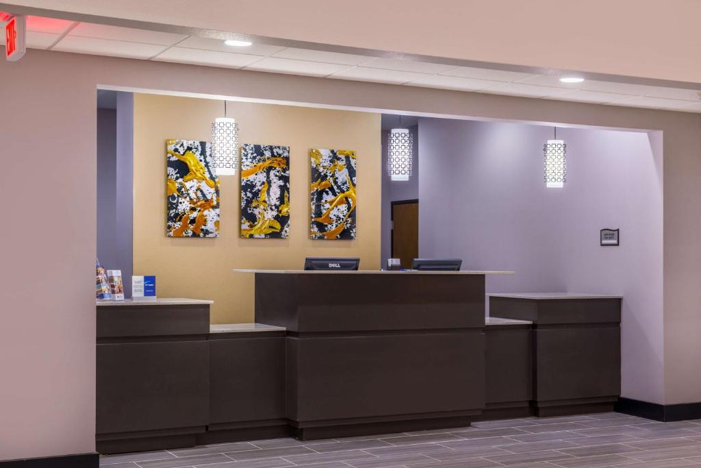 Best Western Plus Regency Park photo