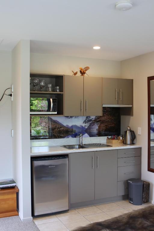 Kitchen, Blue Ridge Studios and Bed & Breakfast in Te Anau