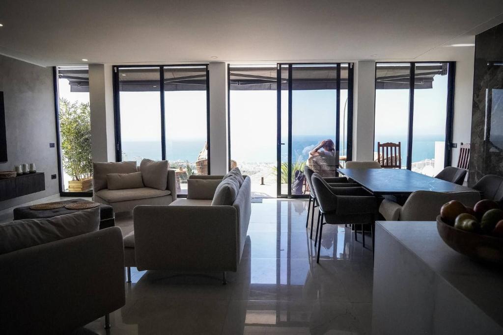 Luxury Oasis in Costa Adeje - 3