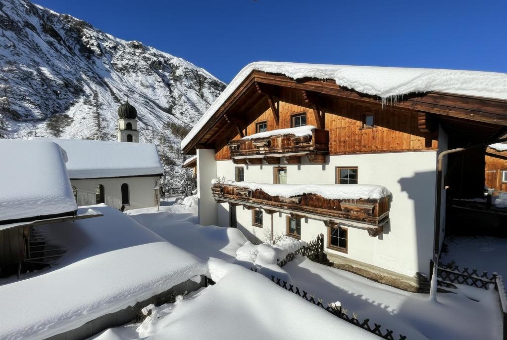 Mountain Lodge Obergurgl Ski & Bike in Chalet - 1
