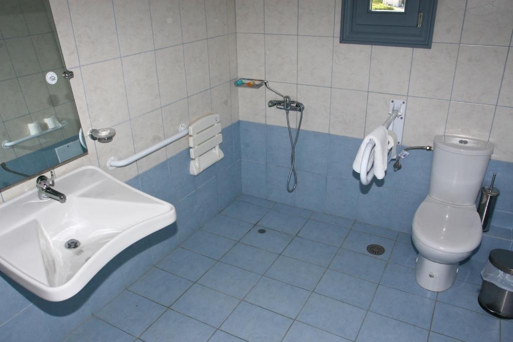 Augustis Suites photo