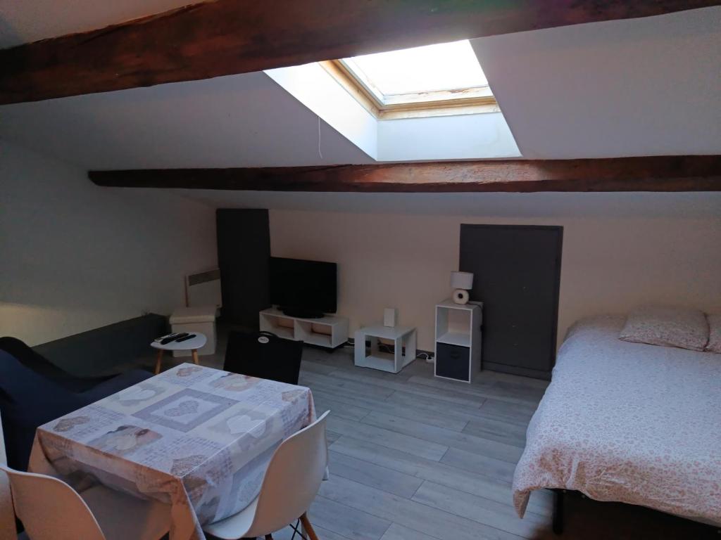 Grand studio proche centre - 2