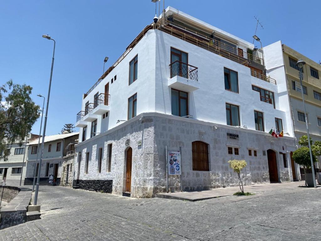 Hotel Fundador by Robles - 3