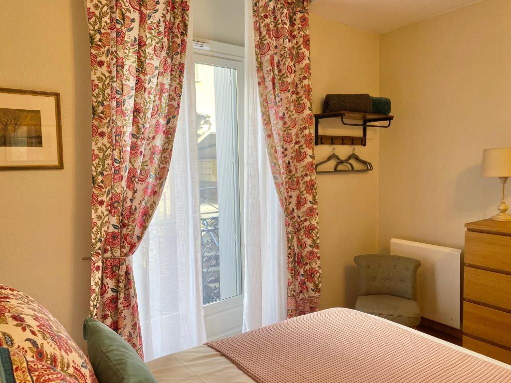 Newly Renovated Ground Floor Apartment close to Thermes - 3