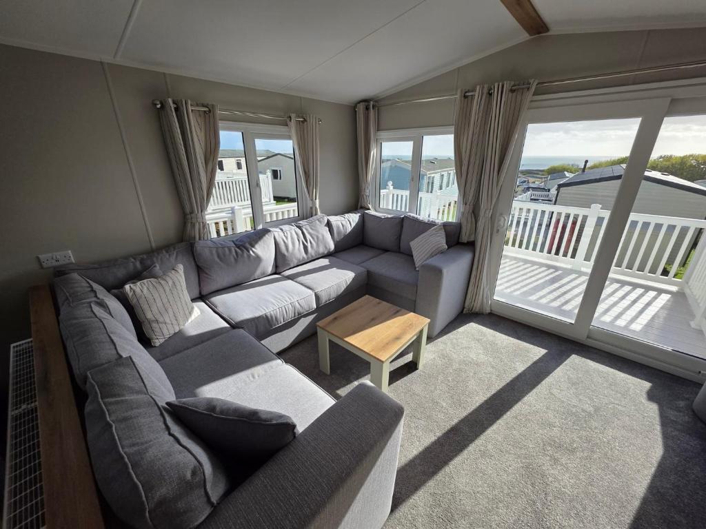 Luxury 3-Bed Caravan with Sea View, Exmouth photo 2