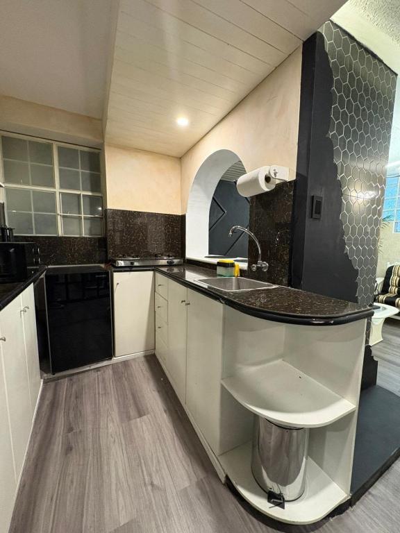 Suite acogedora con Red Room y Jacuzzi - 4