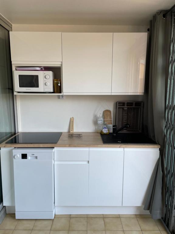 Appartement Vue Port & Parking Privé - 5 min Plage - 2