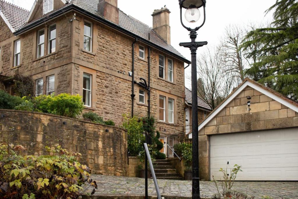 Garden Flat Bath - pet-friendly apartment with a private secure garden