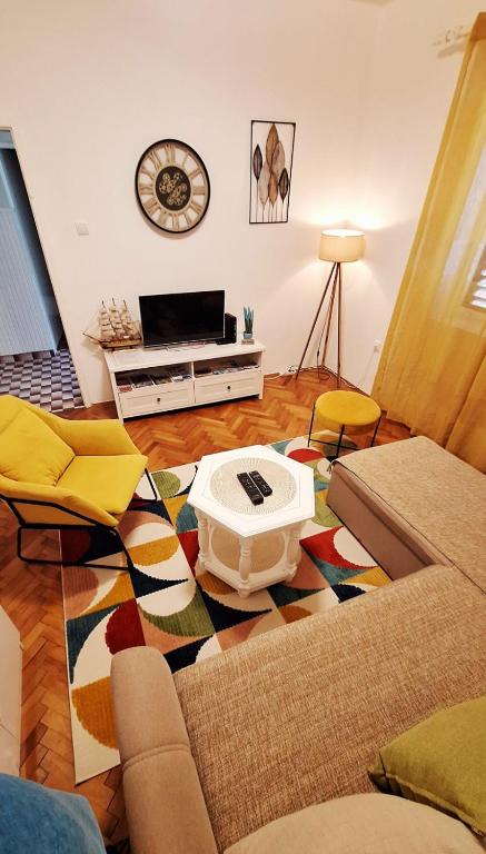 Red House Apartment - 5