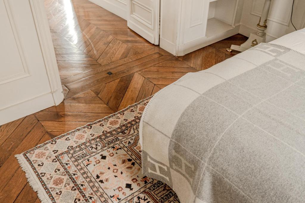 AC 3bds Apt with arc de triomphe view & terrace - 4