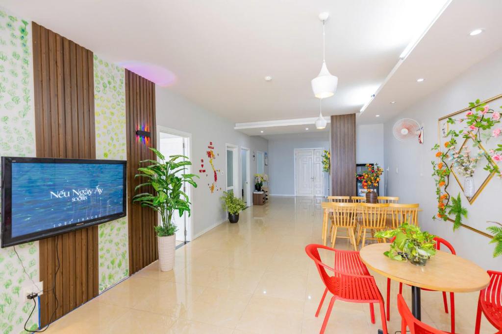 Shared lounge/TV area