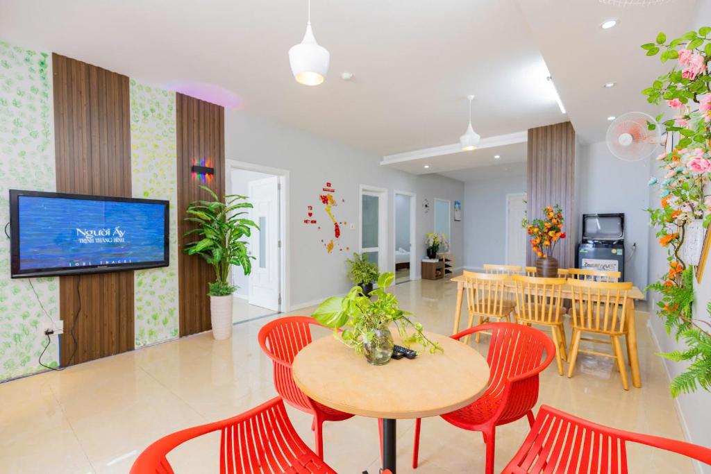 Shared lounge/TV area