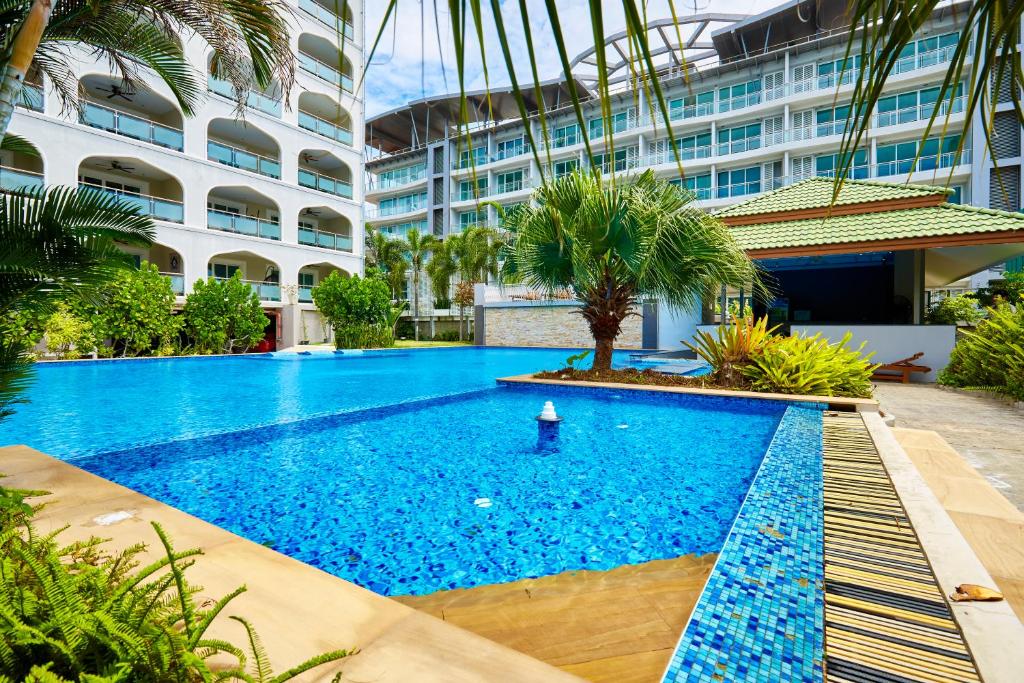 Tudor Court by Fantasea Beach — Hotel in Pattaya
