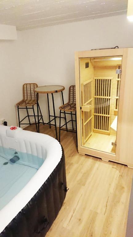Cosy 50m2 moderne avec terrasse, spa et sauna communs, à 2 pas de la Place Dalton - 2