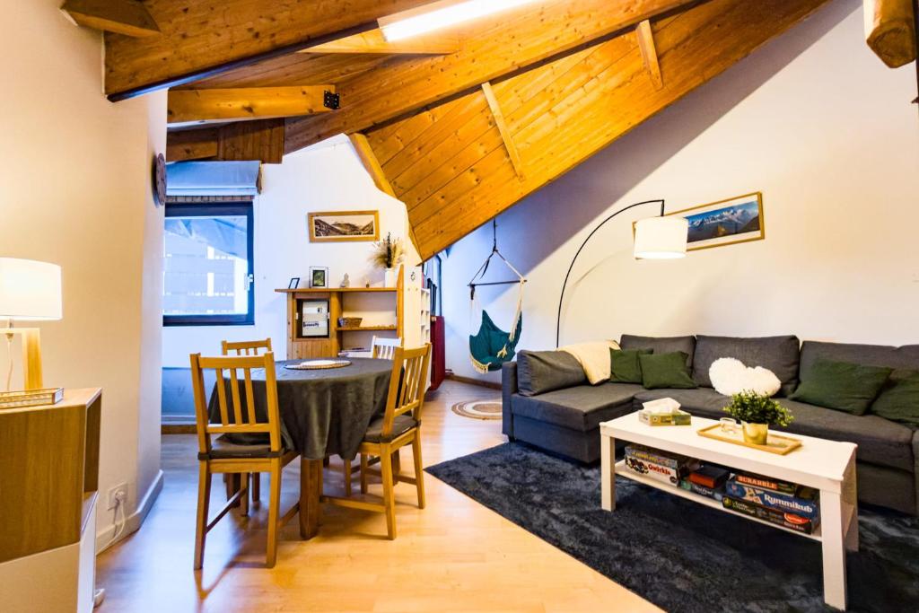 Bright studio with a view of Mont Blanc - 1
