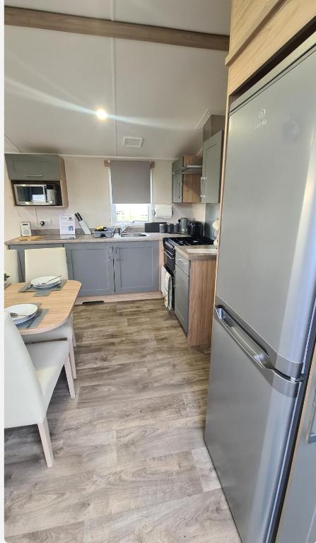 Luxury 8 Berth Caravan with Hot Tub, Tattershall Lakes photo 4