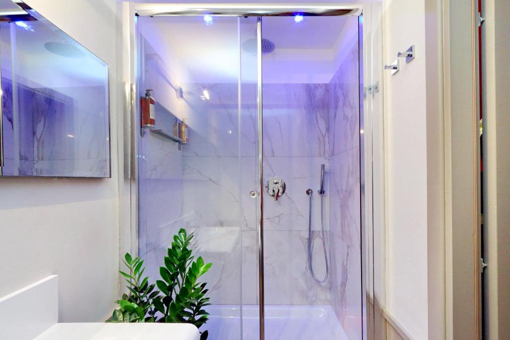 Piranesi Charmsuite photo