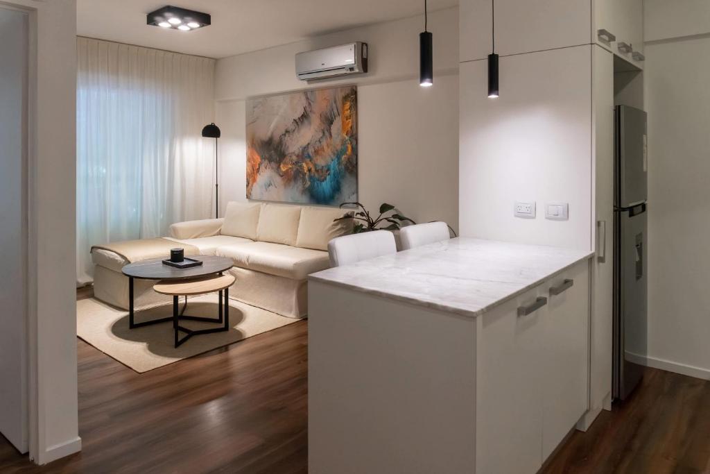 Newly Renovated 1-Bedroom in Luxury Tower - 1