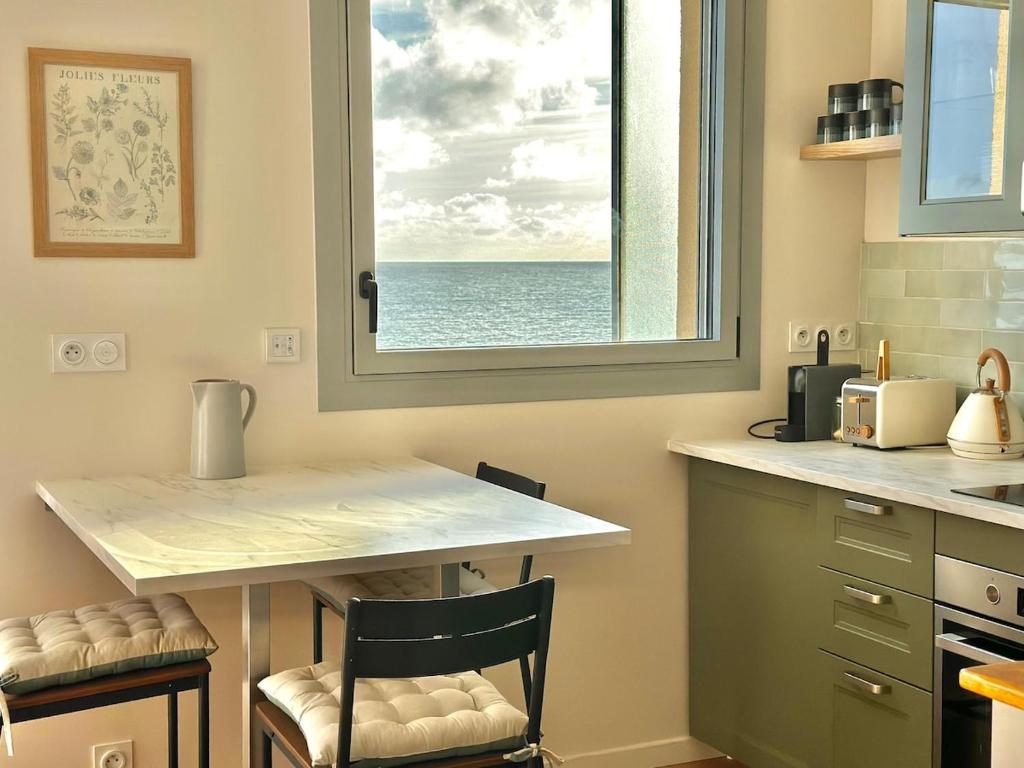 Vue mer imprenable - Balcon, lit king size, parking - 5