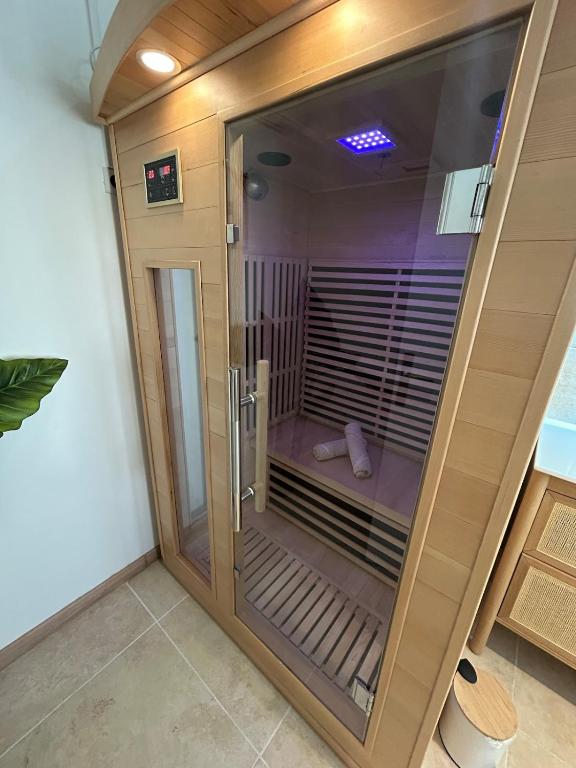 Suite Bali et sauna privé - vidéo projecteur - escapade romantique-centre - 5