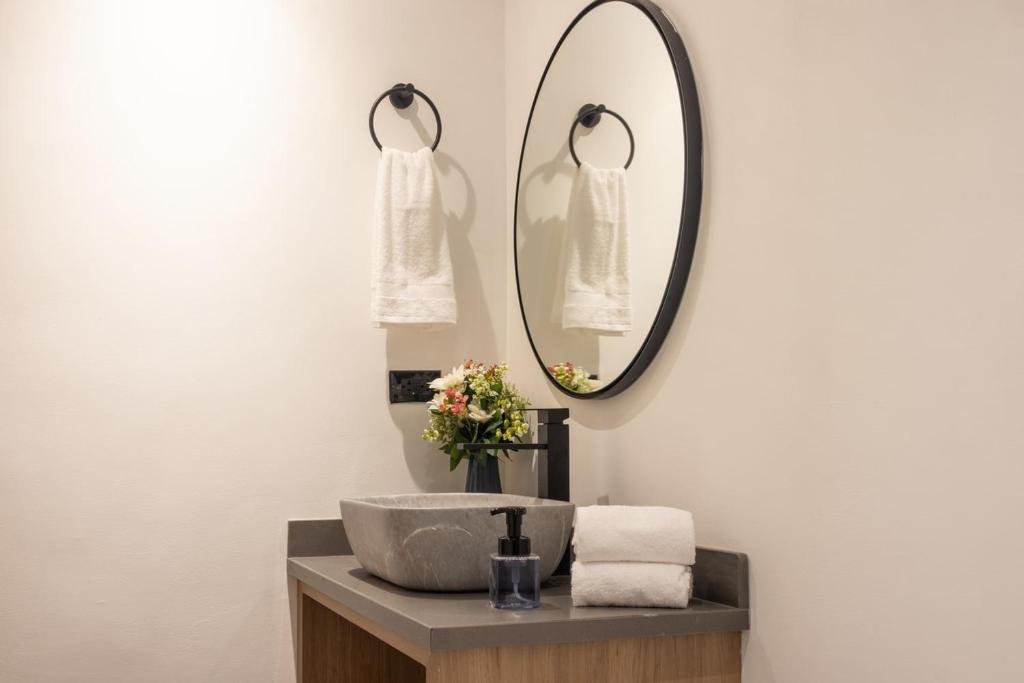 Cozy Getaway | Rosa Negra Stadio Suite - 3