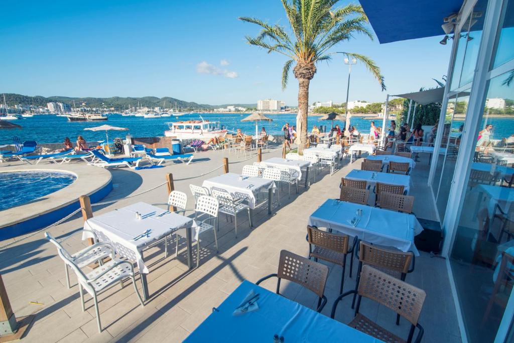 azuLine Hoteles Mar Amantis & II — Restaurant & bars in San Antonio, Balearic Islands