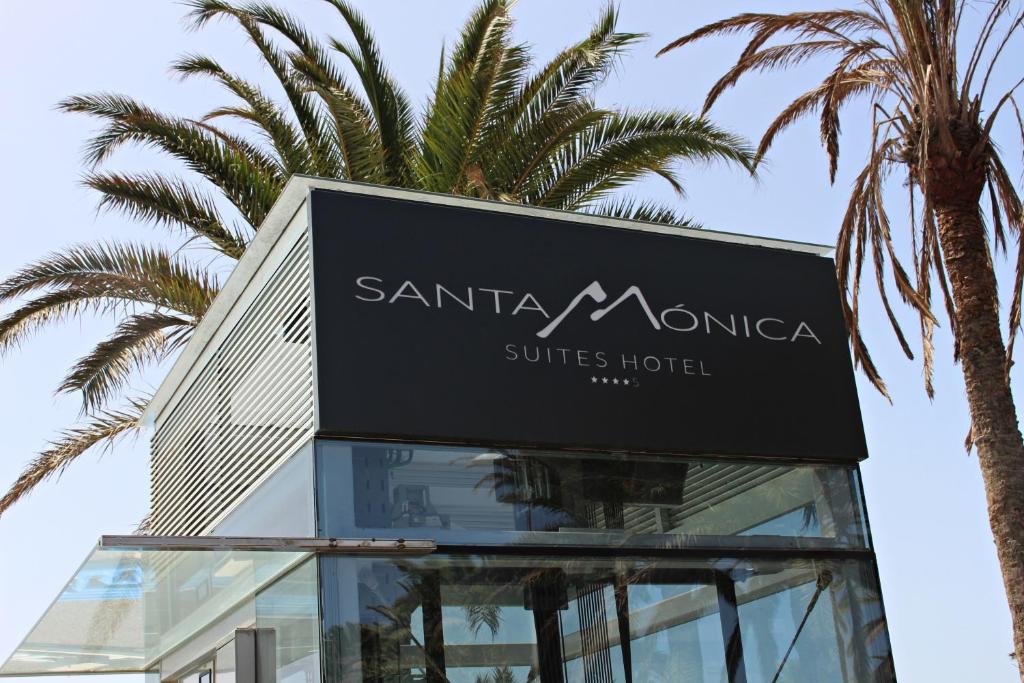 Santa Monica Suites Hotel — Hotel building in Playa del Ingles, Canary Islands