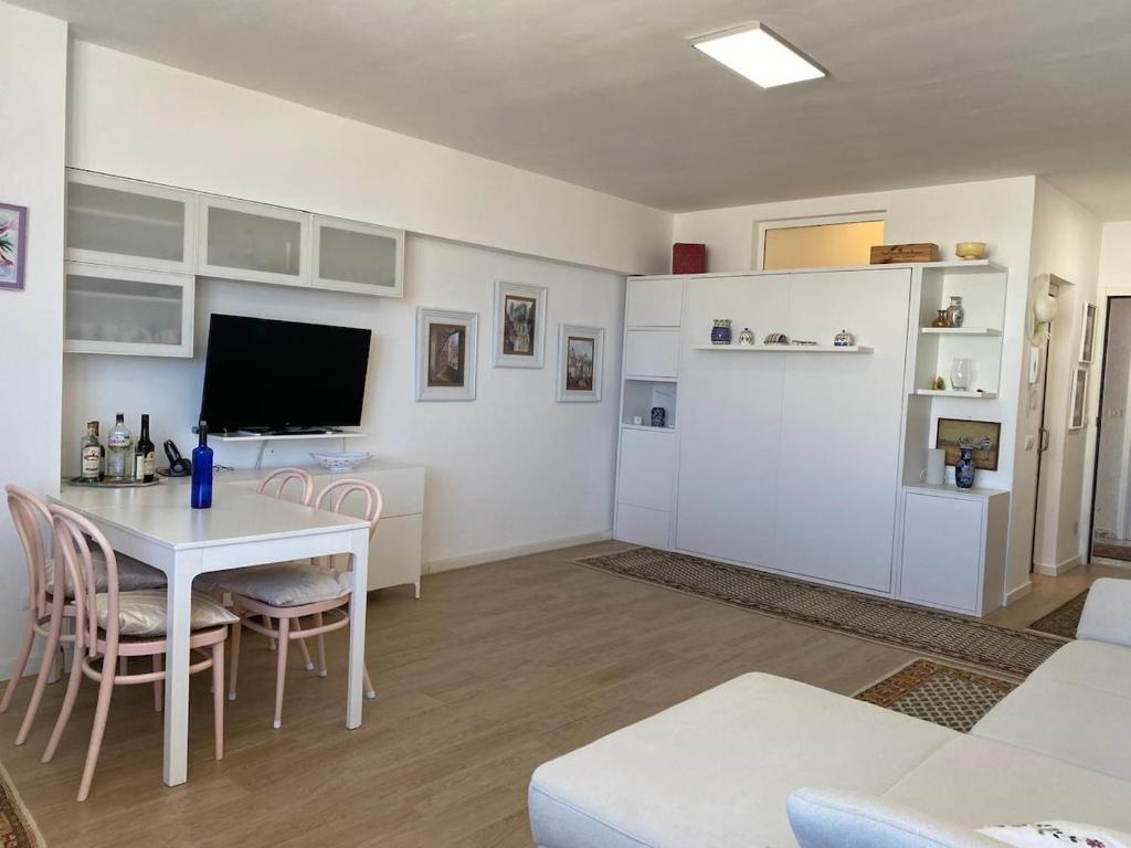 Bright studio with ocean views in the center - 3