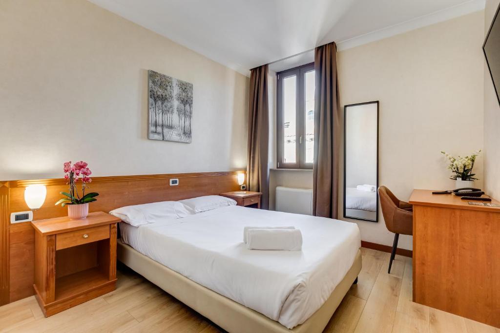 Romoli Hotel — Hotel rooms in Rome, Lazio