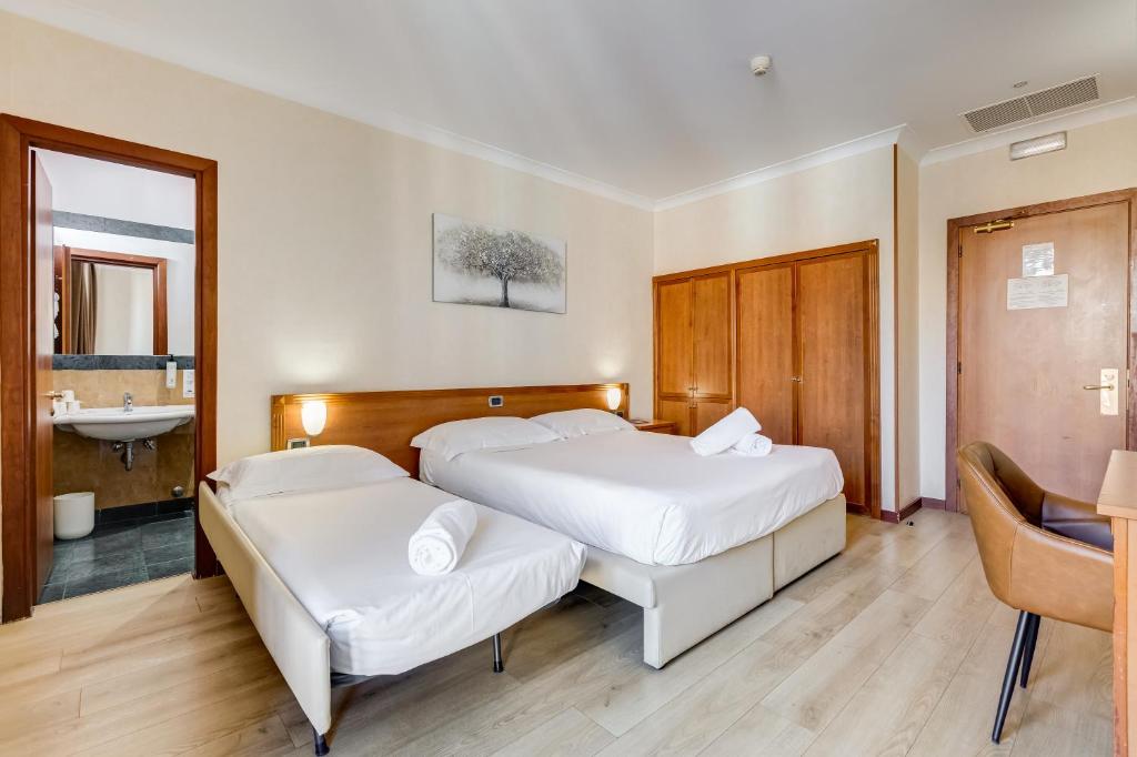 Romoli Hotel — Hotel rooms in Rome, Lazio