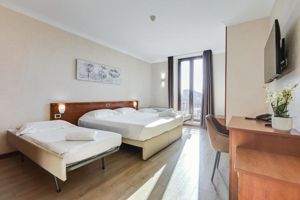 Romoli Hotel — Hotel rooms in Rome, Lazio