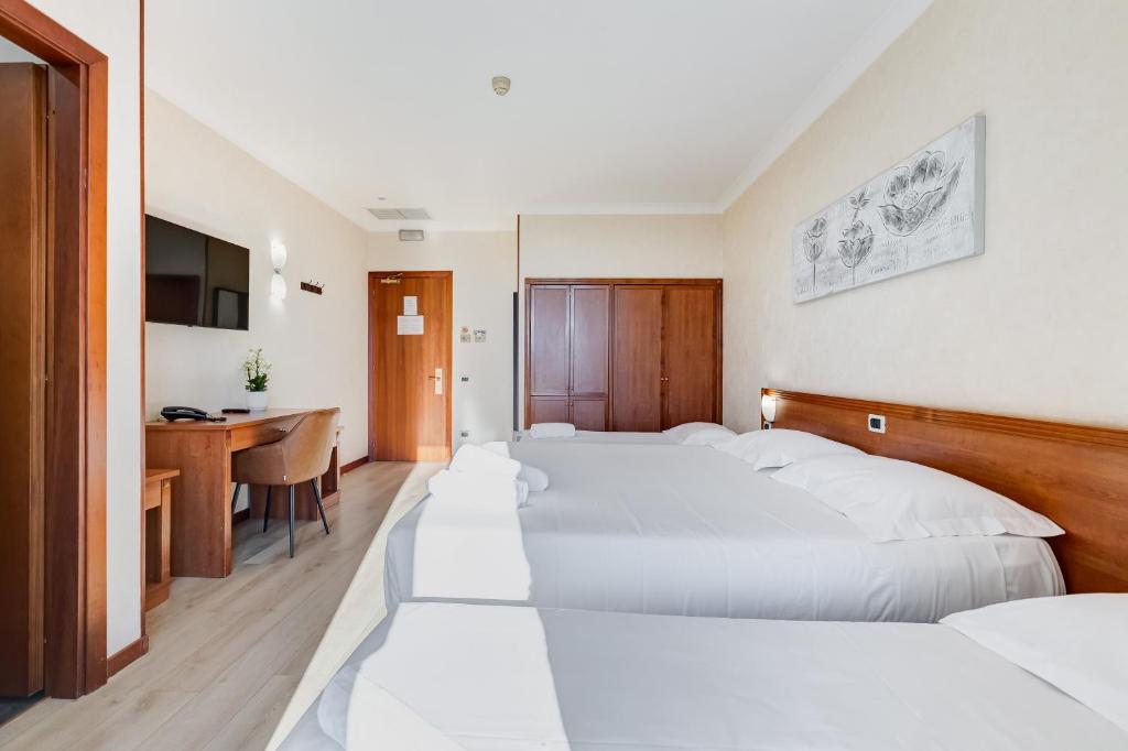 Romoli Hotel — Hotel rooms in Rome, Lazio