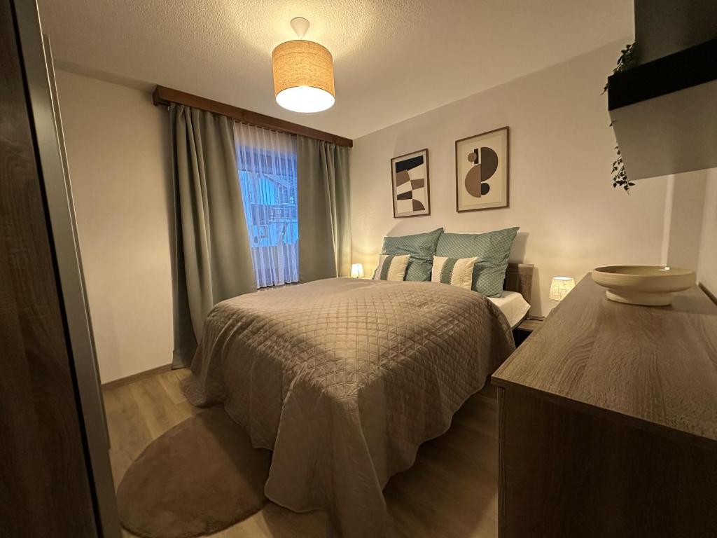 Haus Silence - Berge & Sonne im Saastal Ski Wandern Familie Haustiere - 2