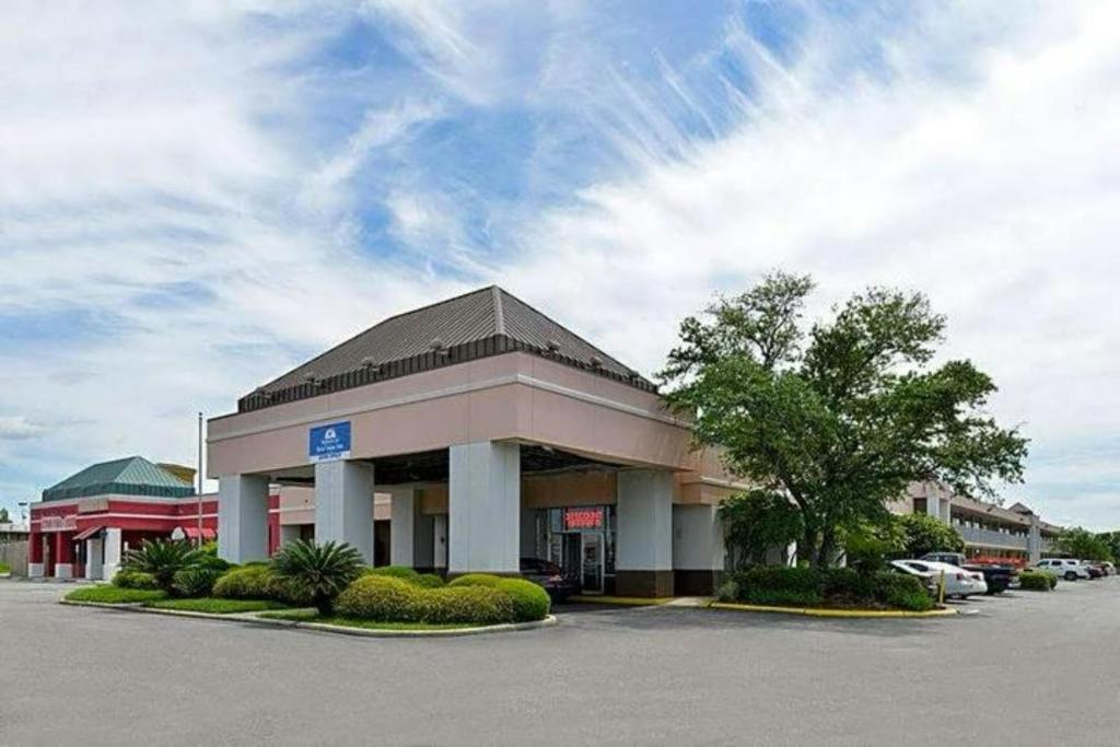 Heritage Inn & Suites by Capital O Baton Rouge I 10 外観