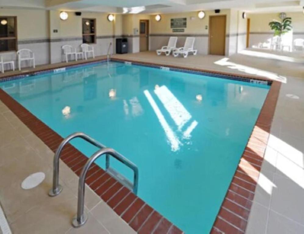 カントリー イン&スイーツ バイ ラディソン コンウェイ AR (Country Inn & Suites by Radisson, Conway, AR) スイミングプール