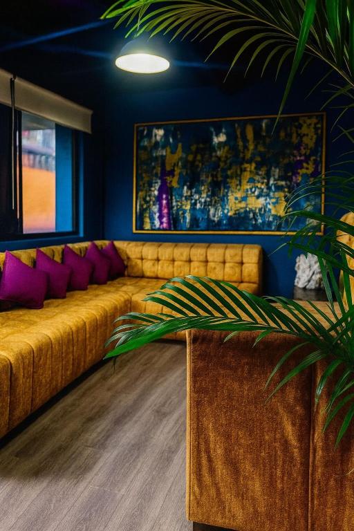 Casa amplia con estilo, poblado, disco y AC - 3