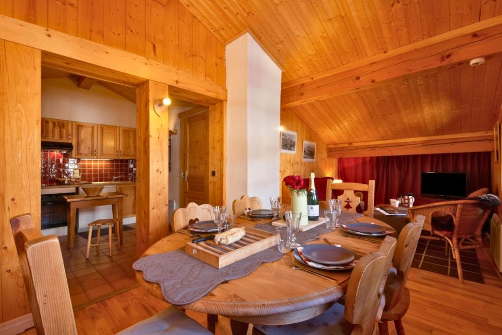 Le Chalet au Tour, Mont Blanc Views & Family Stay Ski IN/ Ski Out - Happy Rentals - 1