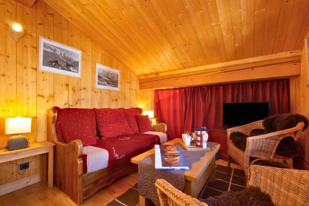 Le Chalet au Tour, Mont Blanc Views & Family Stay Ski IN/ Ski Out - Happy Rentals - 3