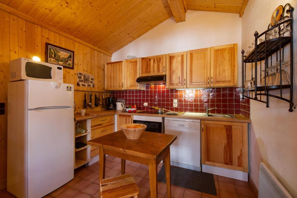 Le Chalet au Tour, Mont Blanc Views & Family Stay Ski IN/ Ski Out - Happy Rentals - 5