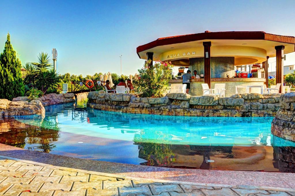 Kahya Resort Aqua & Spa — Swimming pool in Turkler
