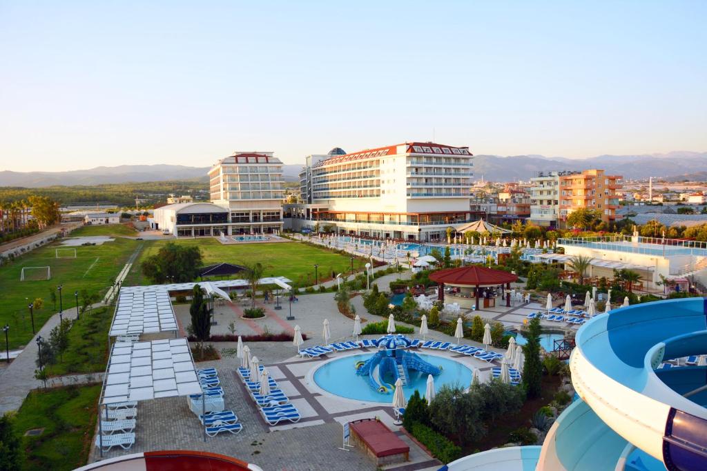 Kahya Resort Aqua & Spa — Swimming pool in Turkler