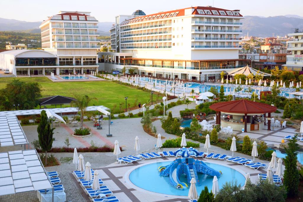 Kahya Resort Aqua & Spa — Swimming pool in Turkler