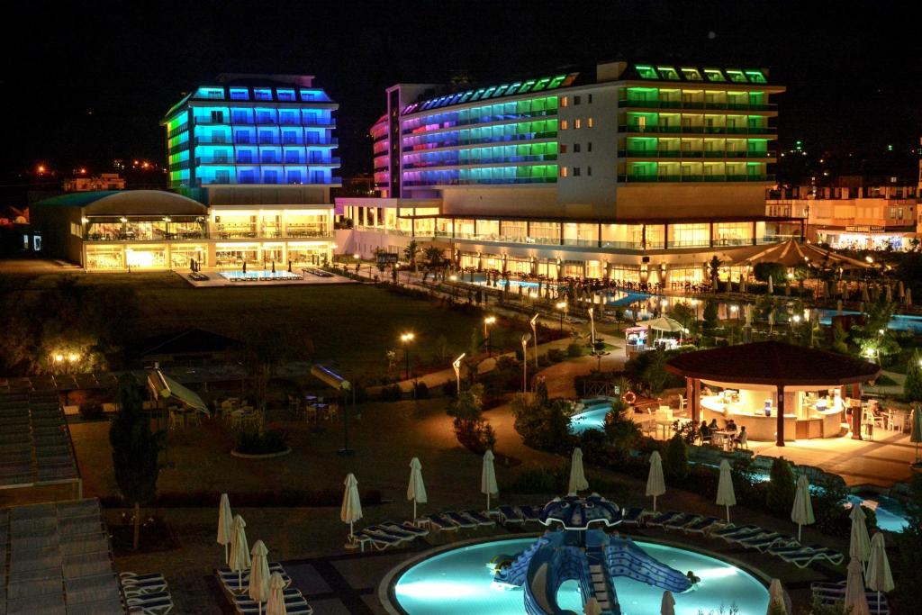 Kahya Resort Aqua & Spa — Hotel building in Turkler