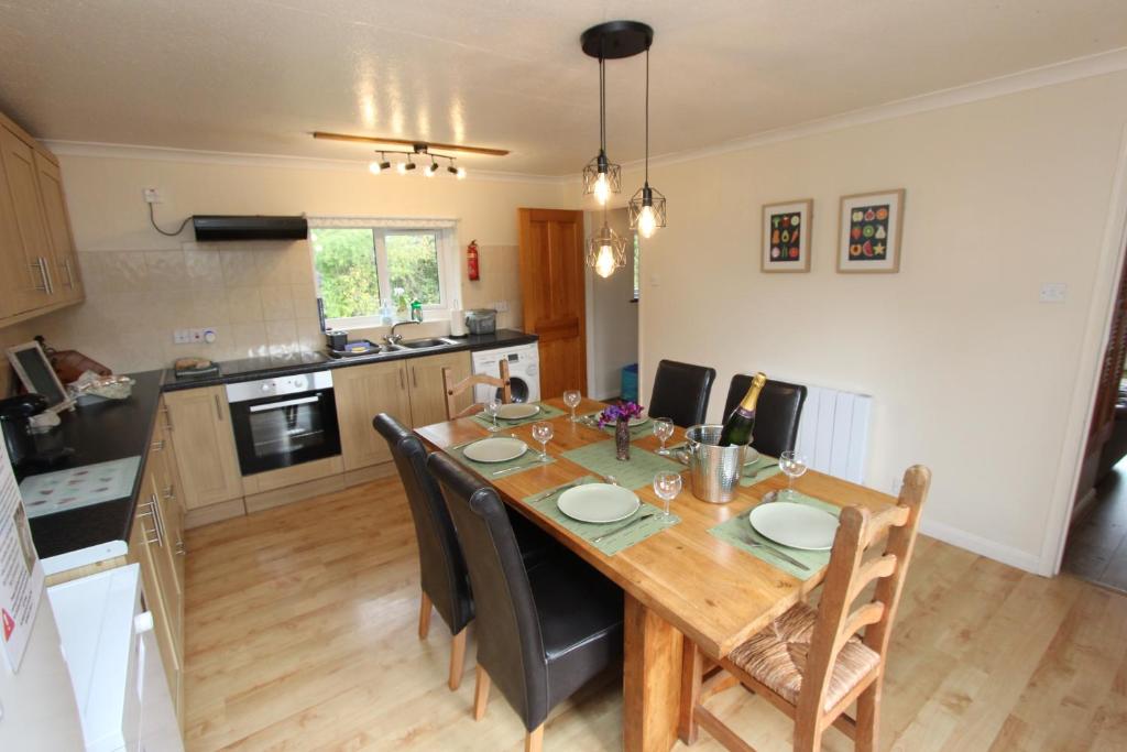Blaencwm Cottages, Blaenffos photo 3