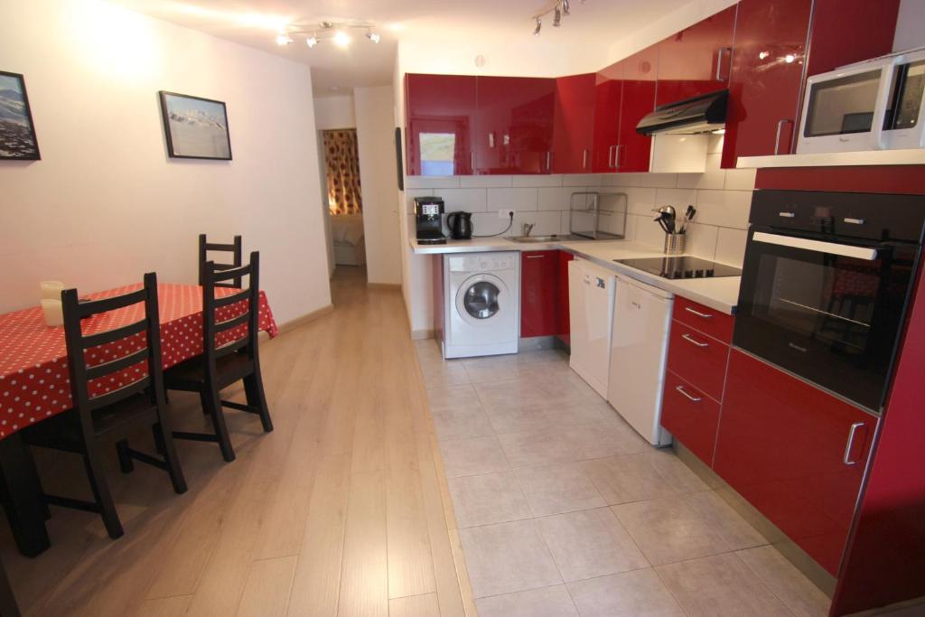 Kitchen, Hauts De Chaviere Appartements VTI in Saint-Martin-de-Belleville